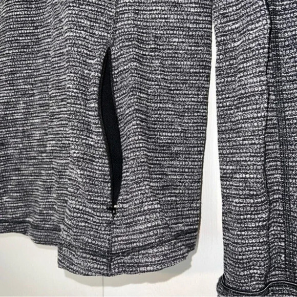 Lululemon Run Briskly 1/2 Zip Size 8 - Picture 4 of 10
